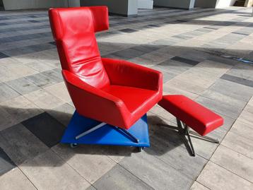 Leolux Elixer relaxfauteuil met hocker leer rood beschikbaar voor biedingen
