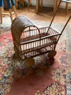 Vintage look rotan poppenwagentje, Antiek en Kunst, Antiek | Speelgoed, Ophalen of Verzenden