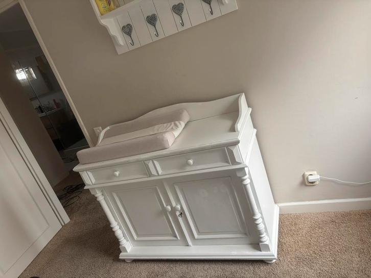 Witte Commodekast, kast en Wandplank - Landelijke Stijl, Kinderen en Baby's, Kinderkamer | Commodes en Kasten, Zo goed als nieuw