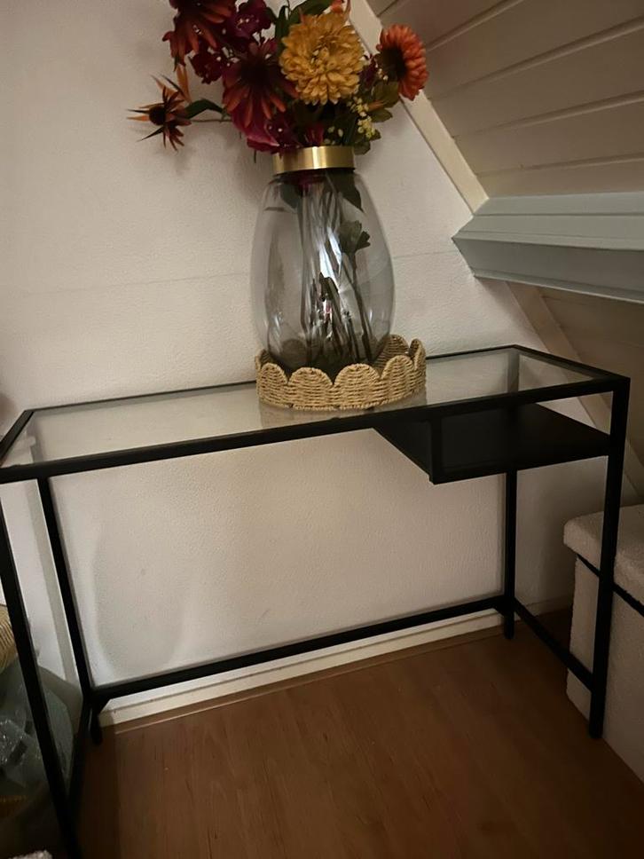 Ikea Zwarte Laptoptafel/Kaptafel/ sidetable met Glasplaat, Huis en Inrichting, Tafels | Sidetables, Ophalen