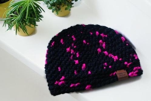 Zwart met roze accenten mutsen, volwassene en baby, Kleding | Dames, Mutsen, Sjaals en Handschoenen, Nieuw, Muts, Maat 38/40 (M)