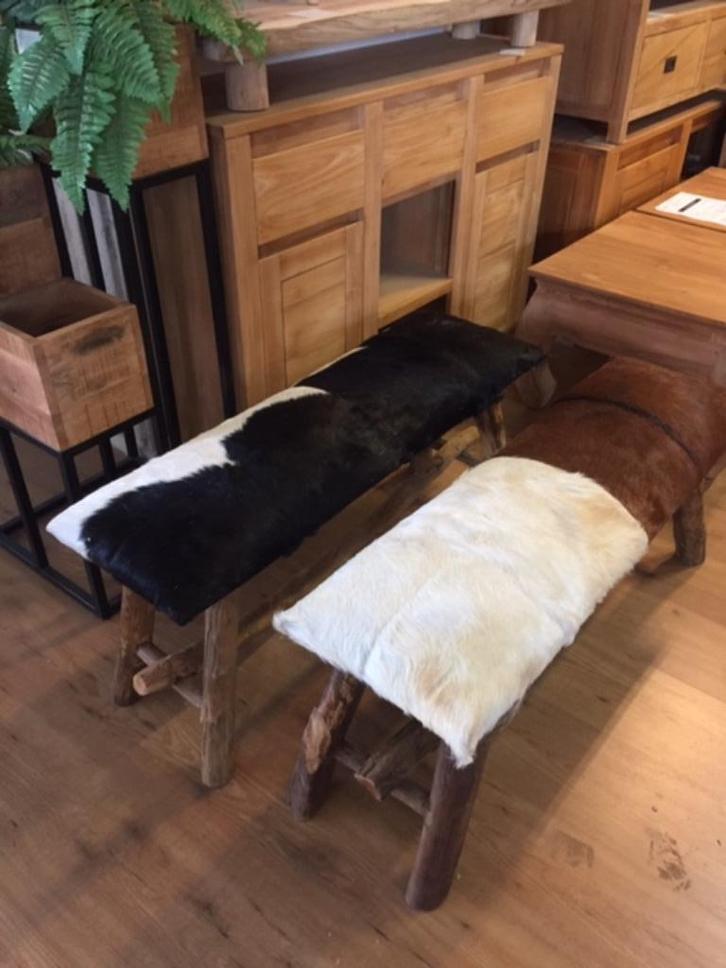 Bankje Teakhout met Geitenvacht 100b x 43h, zit comfortabel, Huis en Inrichting, Stoelen, Nieuw, Eén, Hout, Overige materialen