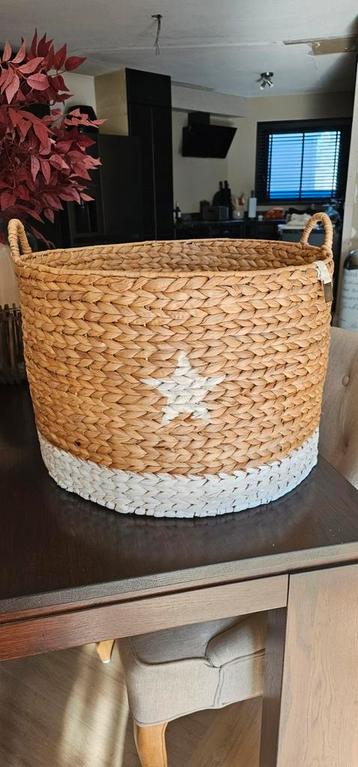TE KOOP VAN RIVIERA MAISON EEN MAND  beschikbaar voor biedingen