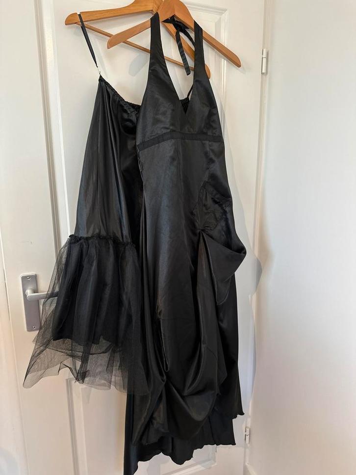 Galajurk zwart satijn met petticoat/onderrok maat xs, Kleding | Dames, Gelegenheidskleding, Gedragen, Galajurk, Maat 34 (XS) of kleiner