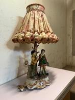Vintage Tafellamp met Decoratieve Beeldjes en Bloemenkap - U, Ophalen of Verzenden, 75 cm of meer