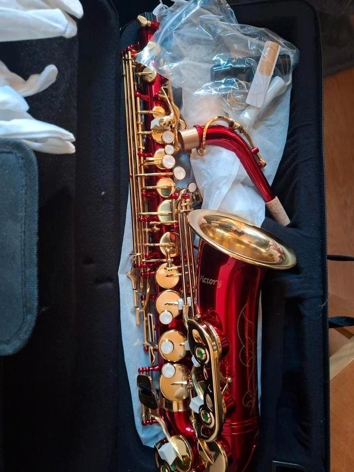 Victory Alto Saxofoon - Rood/Goud - Nieuw in Koffer, Muziek en Instrumenten, Blaasinstrumenten | Saxofoons, Nieuw, Alt, Met koffer