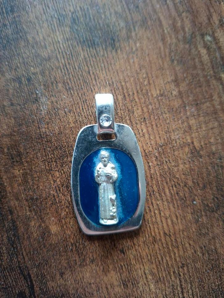 Medaillon van Sint Peregrinus Laziosi, Verzamelen, Religie, Zo goed als nieuw, Ophalen of Verzenden