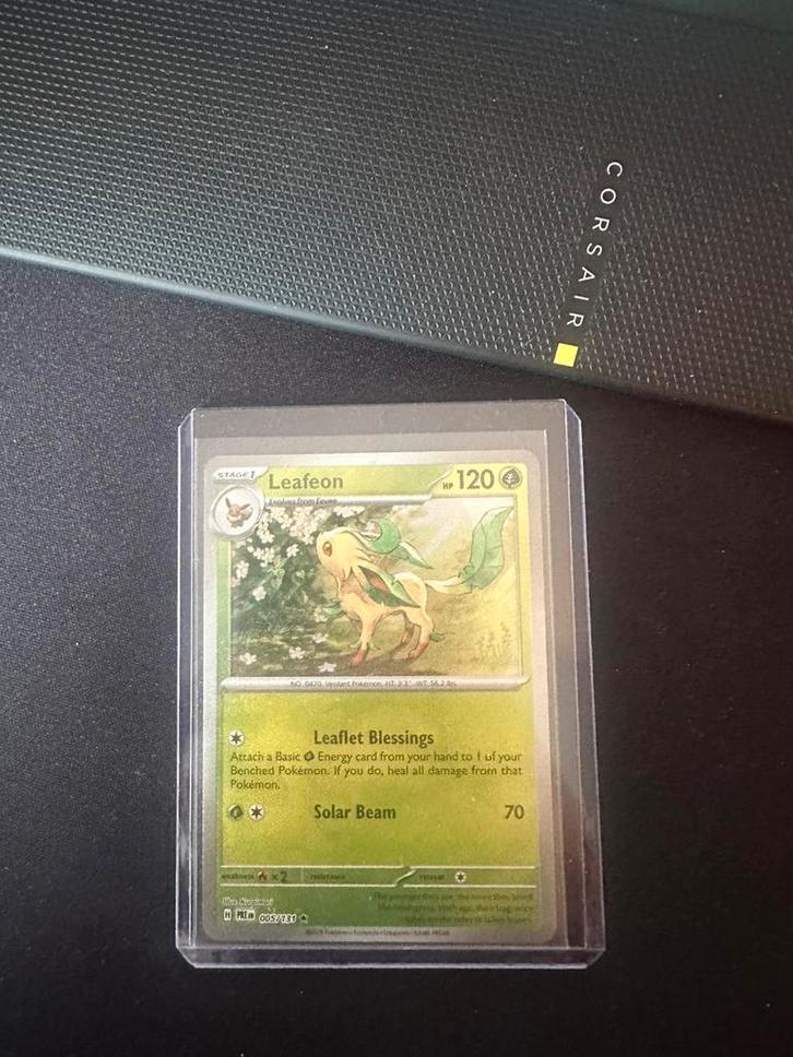 Master ball leafeon (xPRE 005) pokemon kaart prismatic, Hobby en Vrije tijd, Verzamelkaartspellen | Pokémon, Nieuw, Losse kaart