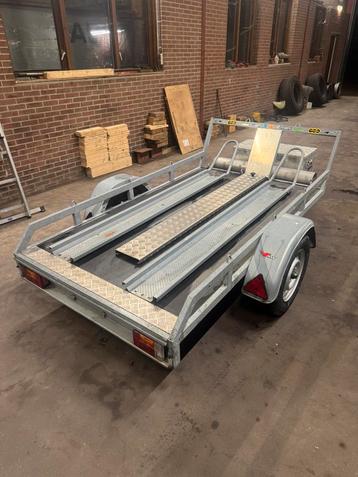 Zeer nette motoraanhanger beschikbaar voor biedingen