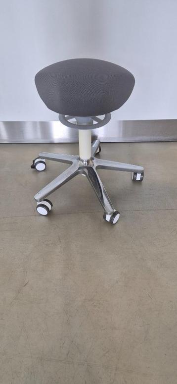 ONGO Roll verrijdbare dynamische balanskruk. Showroommodel! beschikbaar voor biedingen