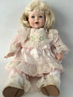 Verzamelaarspop ‘Das Puppen Kunstarchiv’, Ophalen of Verzenden, Zo goed als nieuw, Pop