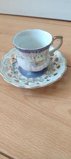 Kop en schotel met parelmoer glans, Ophalen