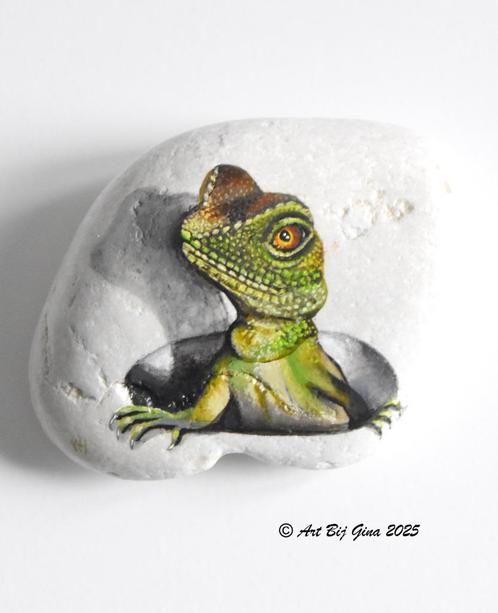 Groene hagedis, hand geschilderd op een lichte riviersteen, Antiek en Kunst, Kunst | Overige Kunst, Ophalen of Verzenden