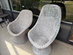 Twee witte rieten stoelen vintage, Huis en Inrichting, Stoelen, Ophalen, Twee, Wit, Vintage