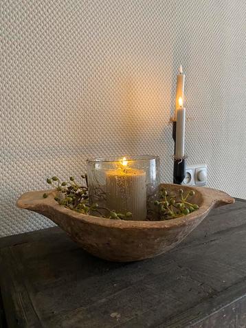 Houten schaal beschikbaar voor biedingen