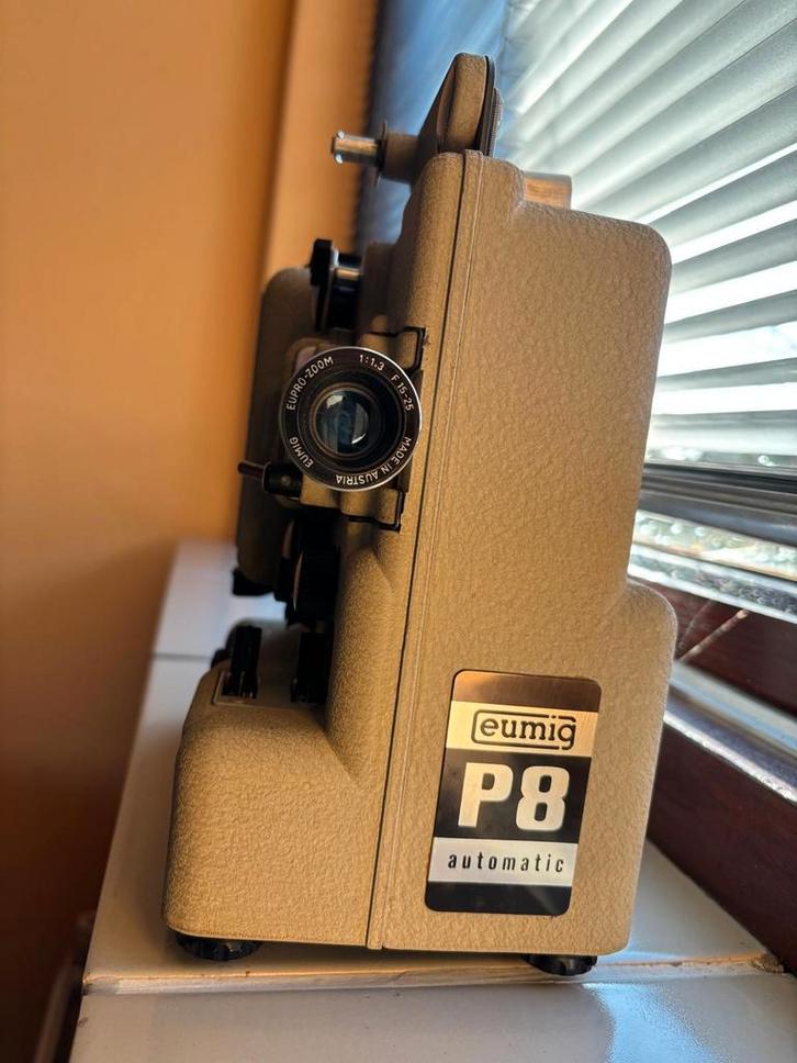 Film 8 Projector Eumig P8 met Scherm & Boekjes, Audio, Tv en Foto, Diaprojectors, Gebruikt, Met scherm, Ophalen