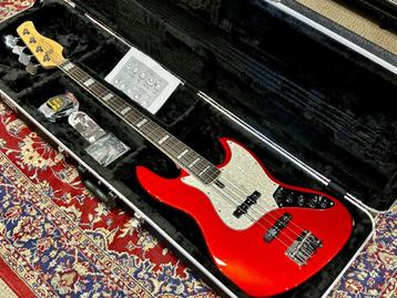 Marcus Miller 2022 V7 A4/BMR Bright Metallic Red + Case beschikbaar voor biedingen