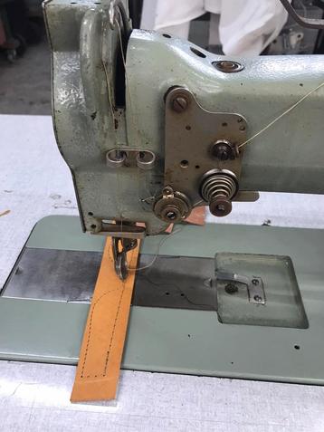 Adler 67 leernaaimachine met rolvoet beschikbaar voor biedingen