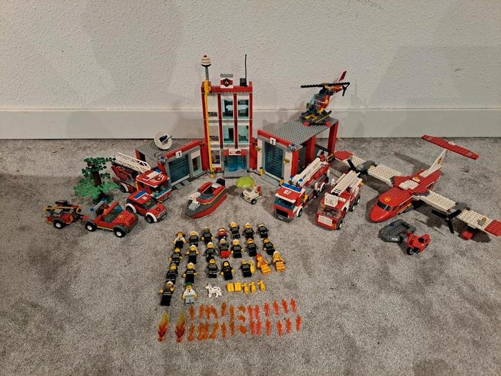 Lego City Brandweer Kazerne + vliegtuig set + 3 meer sets, Kinderen en Baby's, Speelgoed | Duplo en Lego, Gebruikt, Lego, Complete set