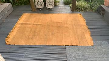 Jute kleed van sissy boy beschikbaar voor biedingen