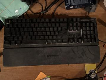 PS4, MSI Curved Monitor & Steelseries Toetsenbord beschikbaar voor biedingen