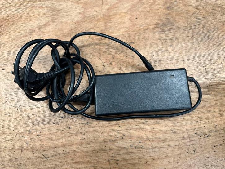 Acculader SANS SSLC058V29 | 2A DC2.1, Fietsen en Brommers, Fietsonderdelen, Zo goed als nieuw, Algemeen, Ophalen of Verzenden