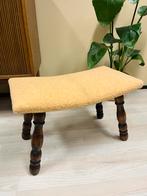 Prachtige Vintage Houten Krukje met nieuwe Beige Teddy Stof, Minder dan 50 cm, 50 tot 75 cm, Ophalen of Verzenden, Zo goed als nieuw