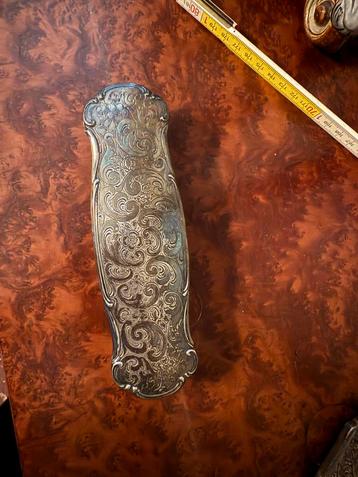 Antieke Bortsel met Zilveren Handvat beschikbaar voor biedingen