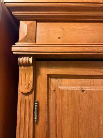Mooie massief houten kledingkast met klassieke details. - afbeelding 2