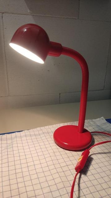 Rode 90's bureaulamp beschikbaar voor biedingen