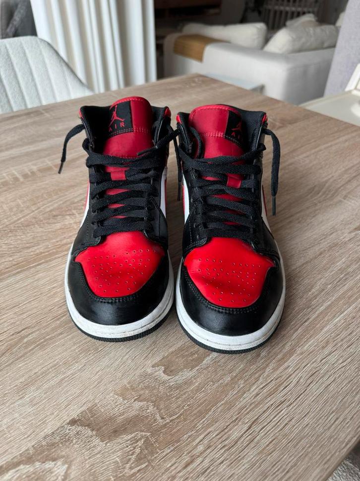 Jordan 1 Mid White Red Black maat 41, Kleding | Dames, Schoenen, Zo goed als nieuw, Sneakers of Gympen, Wit, Ophalen of Verzenden