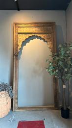 Houten poort uit india, Ophalen