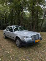 MERCEDES-BENZ W124 300D OLDTIMER BELASTINGVRIJ DIESEL, Auto's, Automaat, 2000 kg, Diesel, Particulier