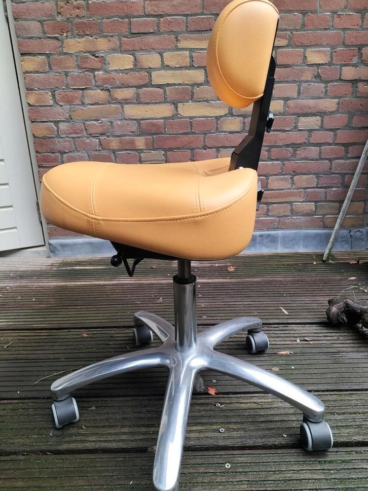 BQE stoel, Huis en Inrichting, Bureaustoelen, Zo goed als nieuw, Geel, Ophalen