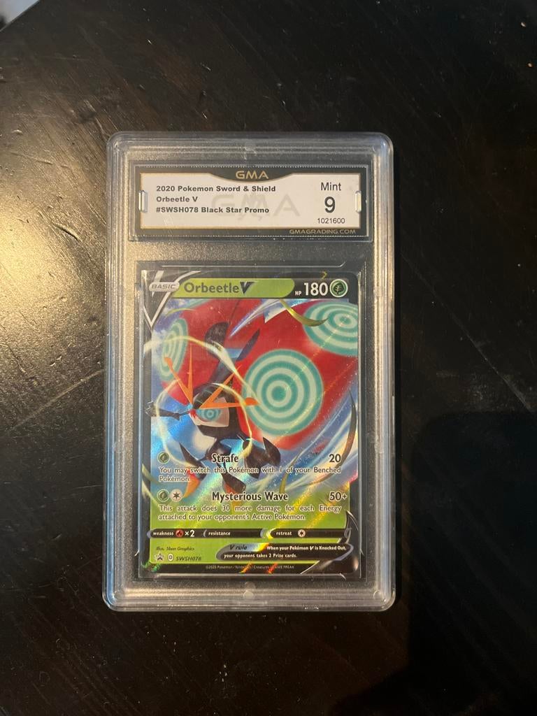 Orbeetle V Slab #SWSH078 - Mint 9, Hobby en Vrije tijd, Verzamelkaartspellen | Pokémon, Ophalen of Verzenden, Zo goed als nieuw