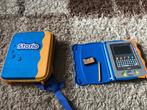 Vtech storio 1 inclusief tas,pen en spel sam in de stad, Kinderen en Baby's, Speelgoed | Vtech, Ophalen of Verzenden, Gebruikt