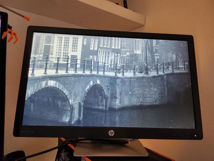 2x Monitor HP Elitedisplay E222, Computers en Software, Monitoren, Gebruikt, 60 Hz of minder, DisplayPort, HDMI, VGA, Gaming, In hoogte verstelbaar