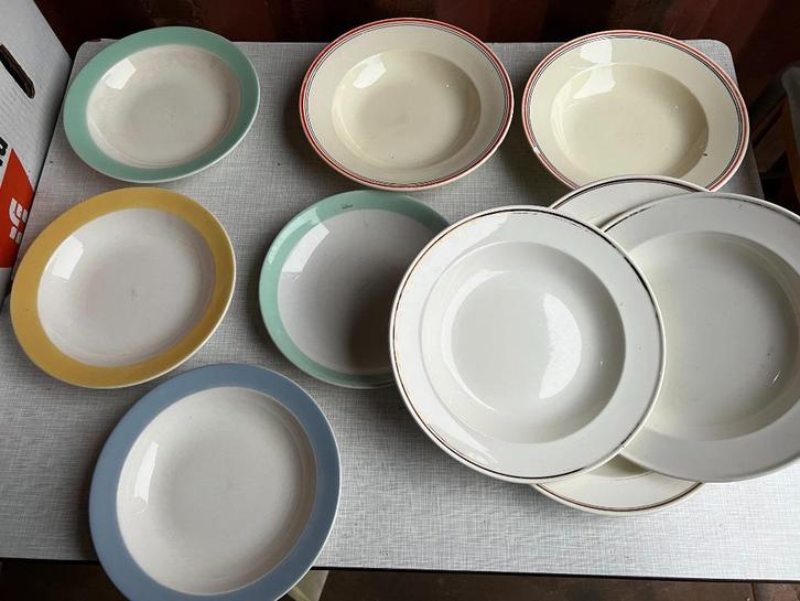 10 Vintage Borden Soc. Céramique Maastricht., Huis en Inrichting, Keuken | Servies, Gebruikt, Bord(en), Overige stijlen, Aardewerk