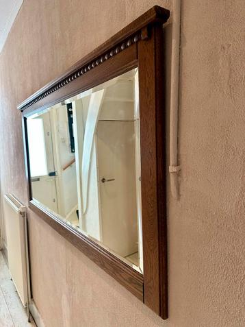 Grote spiegel met houten Lijst beschikbaar voor biedingen