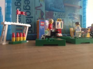 Te koop zgan complete LEGO voetbal set beschikbaar voor biedingen