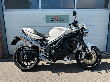 Triumph SPEED TRIPLE 1050 (bj 2010) beschikbaar voor biedingen