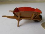 1956 Dinky Toys 382. WHEEL BARROW /KRUIWAGEN., Dinky Toys, Gebruikt, Ophalen of Verzenden, Tractor of Landbouw