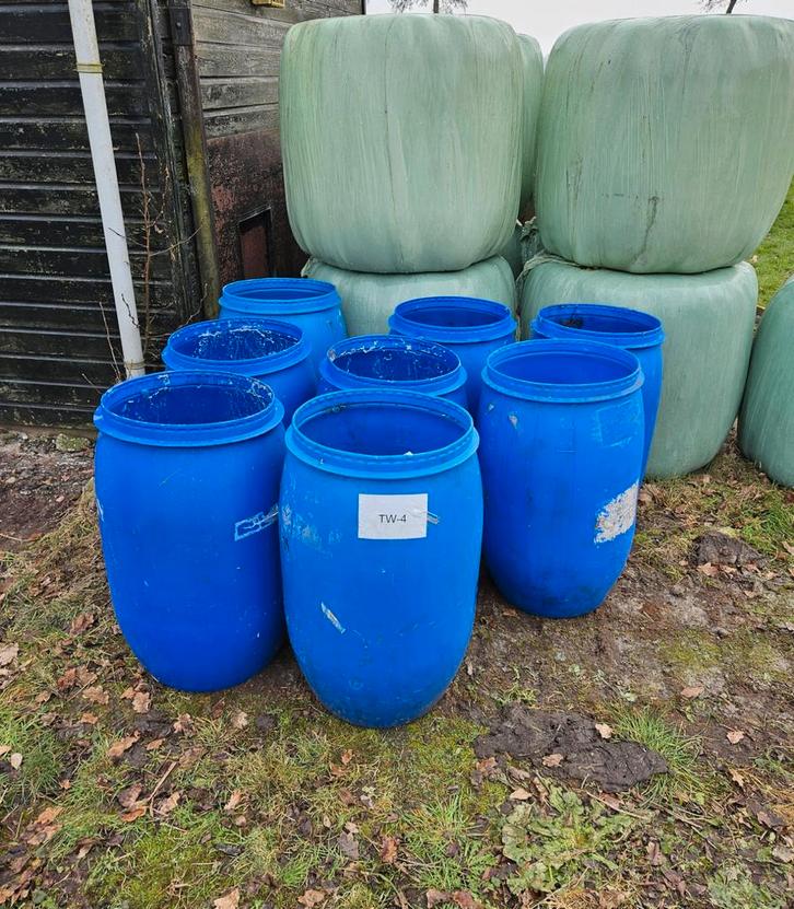 Blauwe kunststof vaten 8 stuks, Tuin en Terras, Regentonnen, Gebruikt, Kunststof, 75 tot 150 liter, Ophalen