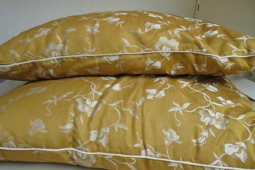 Twee vintage kussens met bloemmotief, midden vorige eeuw, Antiek en Kunst, Curiosa en Brocante, Ophalen of Verzenden