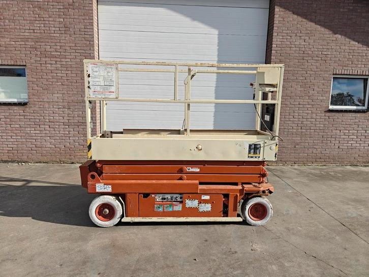 2 x Schaarlift hoogwerker margeprijs, Zakelijke goederen, Machines en Bouw | Liften, Steigers en Ladders, Ophalen of Verzenden