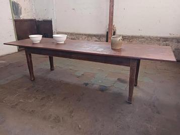 Lange Antieke eettafel  beschikbaar voor biedingen