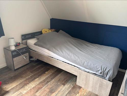 Slaapkamer tiener, Huis en Inrichting, Slaapkamer | Bedden, Zo goed als nieuw, Tweepersoons, 70 cm of minder, 200 cm, Hout, Ophalen
