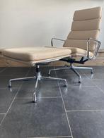 Vitra EA 222 fauteuil met EA 223 hocker , vol leder, 2024, Huis en Inrichting, Fauteuils, Vitra, Design, Nieuw, 75 tot 100 cm