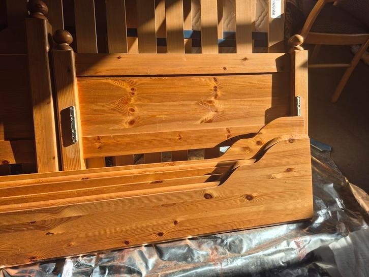 Vroomshoop eenpersoons grenen bed (90x200 cm), Huis en Inrichting, Slaapkamer | Bedden, Zo goed als nieuw, Eenpersoons, 90 cm