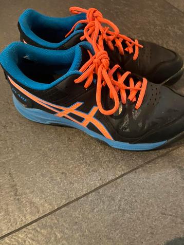 Asics hockeyschoen maat 39 beschikbaar voor biedingen